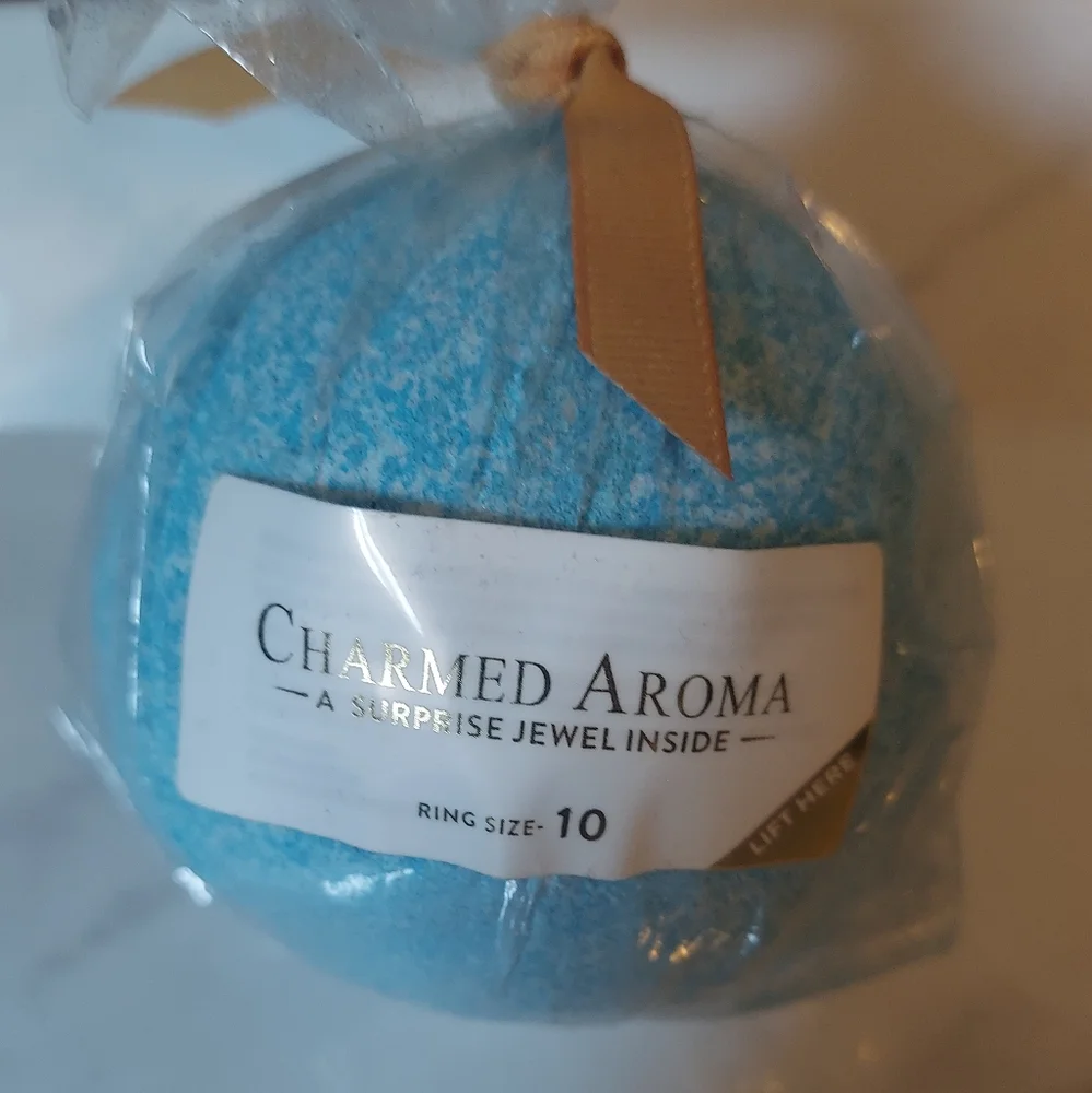 ๐๏ธ Charmed Aroma Blue Bath Bomb - Picture 2 of 6